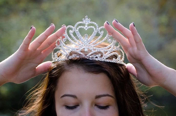 A girl wearing her crown