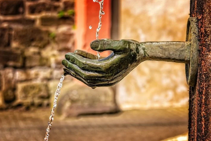 Fountain of water that gives life